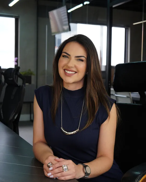 Liana Antunes, fundadora da MemoraEx, em atendimento